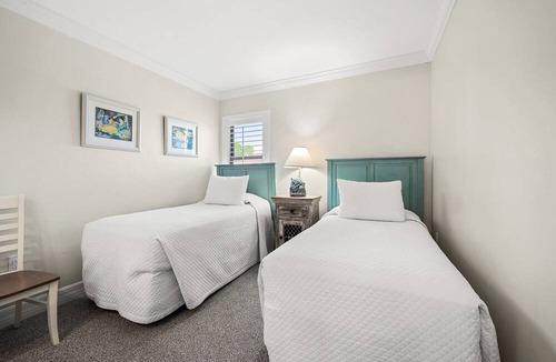 Sanibel Condo | Partial Beach View 2 bed, 2 bath at Sanibel Moorings #1022