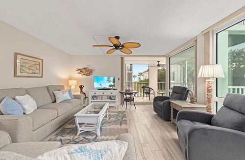 Sanibel Condo | Island Beach Club #220B is a 2/2 vacation rental on Sanibel Island!