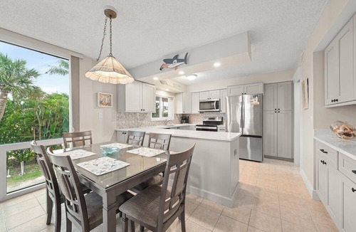 Sanibel Condo | Island Beach Club #220B is a 2/2 vacation rental on Sanibel Island!