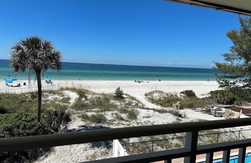Bradenton Beach Condo | Club Bamboo South unit 225, Anna Maria Island - Gulf Front Studio, ocean view, maximum occupancy of 4 people.