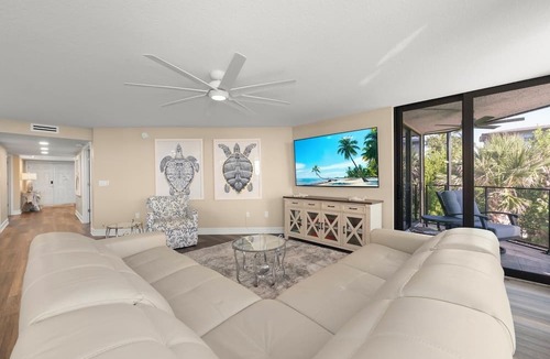 Sanibel Condo | Pine Cove #101 is a 3/2 beachfront Sanibel vacation rental condo