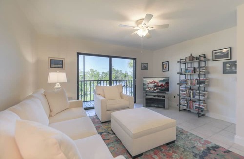 Sanibel Condo | LAKE PALMS 1 - Sanibel Condo Overlooking Lagoon