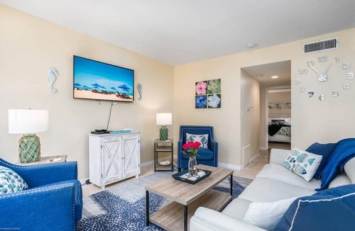 Siesta Key Condo | Heated Pool & Private Lanai in Tropical Siesta Key. Just 30 Feet from the Intracoastal!