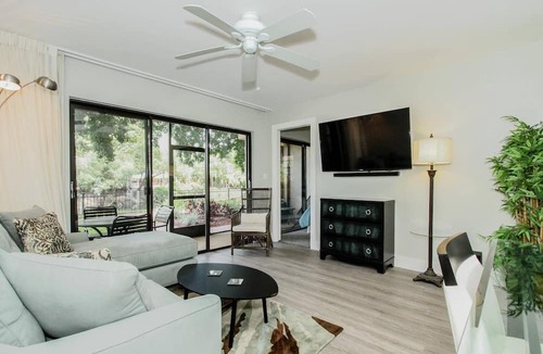 Park Shore Condo | Park Shore Resort-EXTENSIVE HIGH END LUXURIOUS RENOVATION! 1.25 Miles to Beach!
