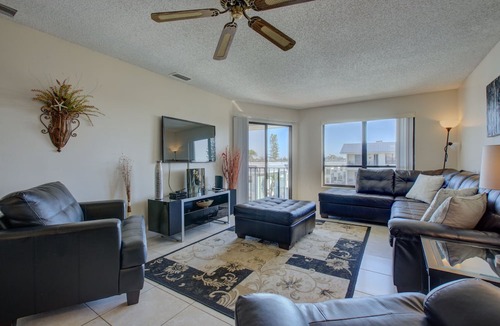 Bradenton Beach Condo | Beach View 207-Private Beach Access-Free Wi-Fi-Heated Pool-2 Balconies