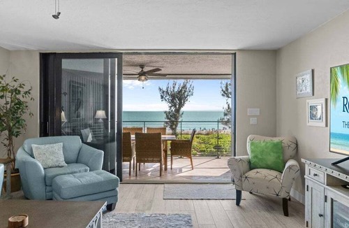 Sanibel Condo | Beautifully Updated and Spacious, Three Bedroom, Gulf Front Condo - Pine Cove 302