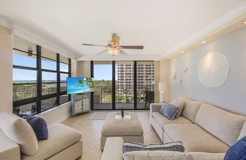 Marco Island Condo | Beachfront condo w/pool & dazzling ocean view
