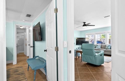 Bradenton Beach House | Island Daze · Pet-Friendly · 1 Block to Gulf
