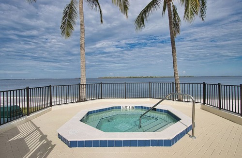 Biggar Condo | Nicely Appointed and Updated Two Bedroom Condo - Sanibel Harbour Resort 1012