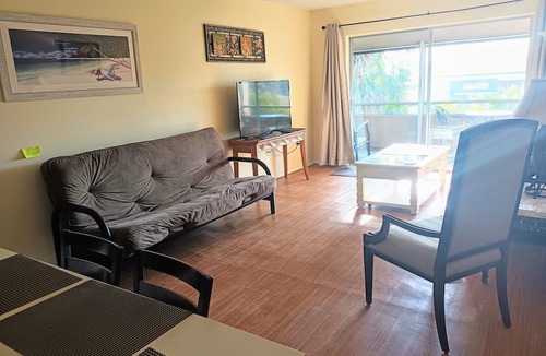 Gulf Gate Estates Condo | Close to Siesta Key. Screened Large Patio. 2 King beds. Sarasota 2Br Condo. WiFi