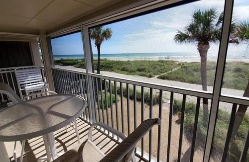 Ilexhurst Condo | Island Beach Club 24 - Anna Maria Island - Condo 2 Bedroom/1 Bath gulf front , maximum occupancy of 4 people.
