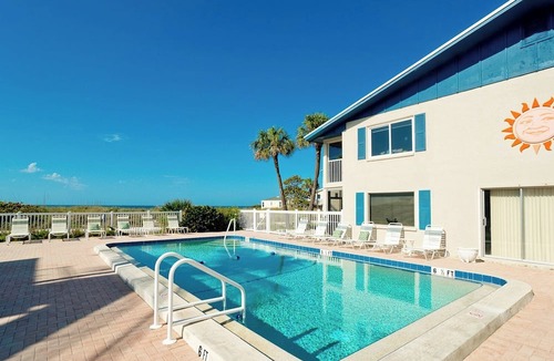 Ilexhurst Condo | Island Beach Club 22 - Anna Maria Island - Condo 2 Bedroom/1 Bath gulf front , maximum occupancy of 4 people.