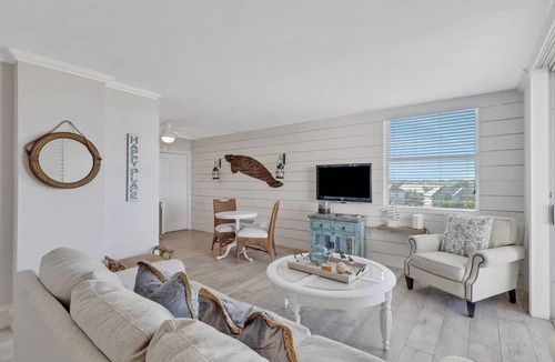 Bonita Springs Condo | Beautiful Gulf View Studio Steps to Bonita Beach | Stunning Sunsets & Heated Pools | Free Parking