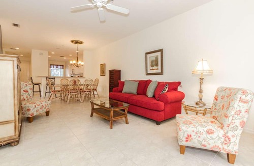 Lucaya Condo | Private Retreat In Resort-Style Gated Community! Heated Pool! Close to Shops, Dining & Beaches!