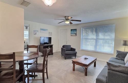 Siesta Key Condo | Renovated condo with easy beach access on Siesta