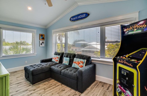 Bradenton Beach House | Elevator - Summer Retreat by SeaBreeze Vacation