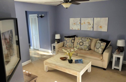 Altamont Manor Apartment | Sun, beach, and great savings: huge discounts on holiday destinations!