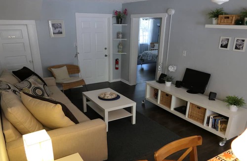 Altamont Manor Apartment | Last-minute deals: heavily reduced prices for unforgettable trips!