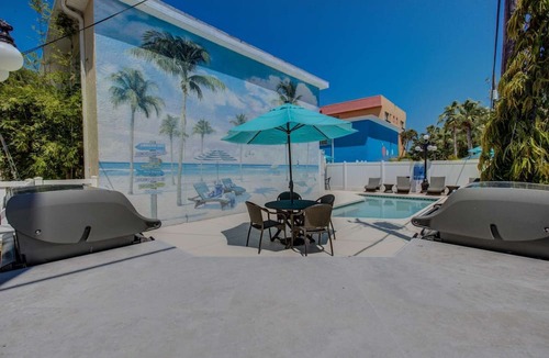 Siesta Key Village Condo | LuLu Kemp Ridley | Heated Pool | BBQ | 4 Min Walk to Beach | Near Shops | Downstairs