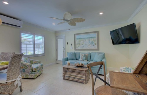 Siesta Key Village Condo | Heart of Siesta Key Village, Walk to Beach, Heated Pool, Comes with Beach Gear!