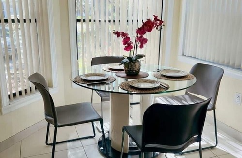 South Bradenton Condo | Modern Lakefront Condo By IMG Academy & Anna Maria Beaches w/Pools & Hot Tubs