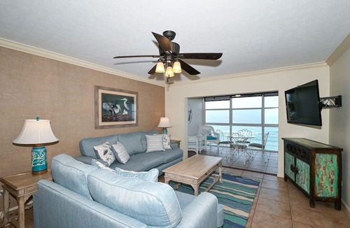 Siesta Key Condo | BEACHFRONT CONDO - THREE BEDROOM - HEATED POOL - FREE BOAT DOCKS - RENOVATED