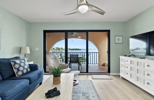 Englewood Condo | Bay Breeze - Waterfront - Walk to beach and restaurants - Dock your boat