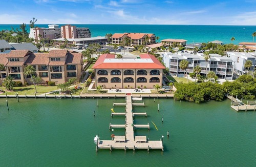 Englewood Condo | Bay Breeze - Waterfront - Walk to beach and restaurants - Dock your boat