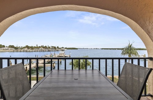 Englewood Condo | Bay Breeze - Waterfront - Walk to beach and restaurants - Dock your boat
