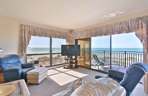 Holmes Beach Condo | Beach Oasis! Beachfront Condo with Unforgettable Sunsets, Heated Pool, WiFi