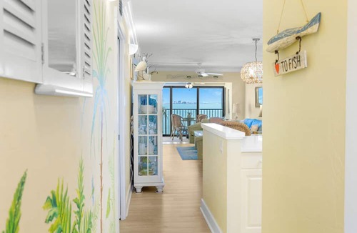 Sanibel Condo | Mariner Pointe 1042: Gorgeous & Expansive Bay Front Views & Great Location!