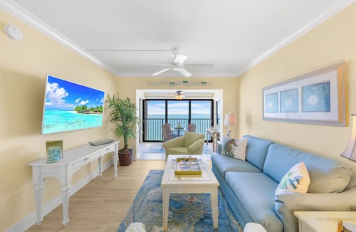 Sanibel Condo | Mariner Pointe 1042: Gorgeous & Expansive Bay Front Views & Great Location!