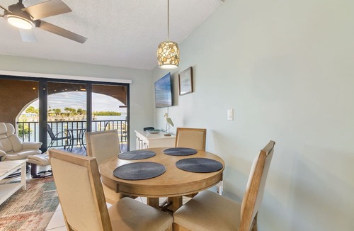 Englewood Condo | Bay Life - Waterfront - Walk to beach and restaurants - Dock your boat