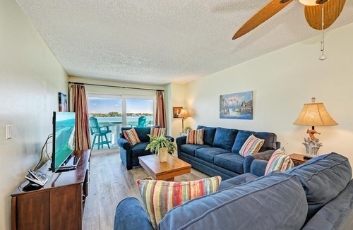 Bradenton Beach Condo | Beach Palms 5B-Beach 1 Minute Walk-Heated Pool-Free Wi-Fi-Boat Dock