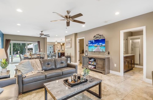 Clearwater Beach House | 🌴Summer Breeze | Beachside Pool Home Tiki Bar Sleeps 20 ➠ 770 Mandalay