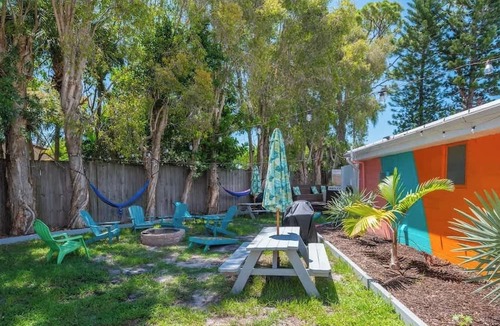 Sarasota Apartment | Red Lifeguard Stand - pet freindly