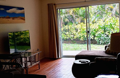 Gulf Gate Estates Condo | Sarasota Near Siesta Key. 2 Brs with King beds, Patio, 1st floor. Large Patio.