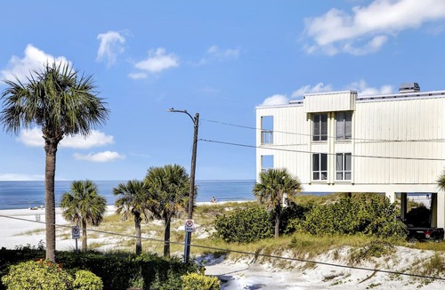 Clearwater Beach Cottage | HGTV Worthy! 1BR/1BA Coastal Boutique Cottage. Sleeps 4. Steps to the Beach!