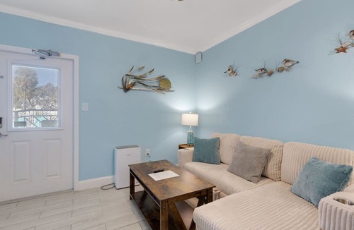 Bay Esplanade Condo | 🌴 Ground Floor Condo @ Clearwater Beach Suites | Steps to Sand Heated Pool ➠ CBS 102