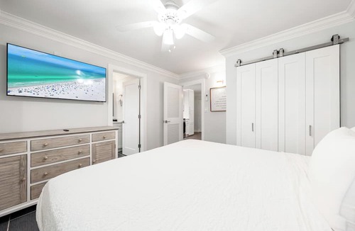 Siesta Key Village Condo | One Bed/One Bath Condo- Step From Siesta Key Beach with Pool On Property!
