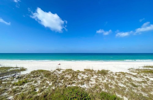 Bradenton Beach Condo | Beachfront - Anna Maria Island Club Unit 22 by SeaBreeze Vacation