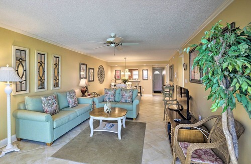 Englewood Condo | Beachfront Englewood Condo w/Community Pool!