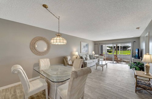 Plantation Condo | Ground unit Pool 10 Min to beach on golf course