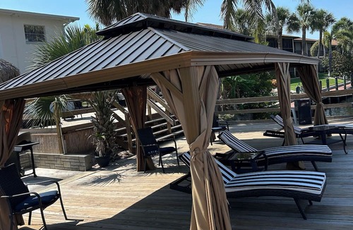 Caloosahatchee Hotel | Hideaway Waterfront Resort