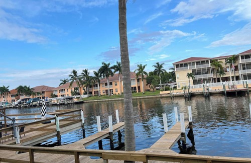 Caloosahatchee Hotel | Hideaway Waterfront Resort