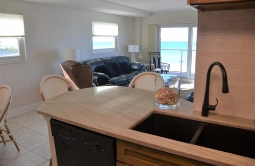 Longboat Key Condo | Beachcomber unit 202