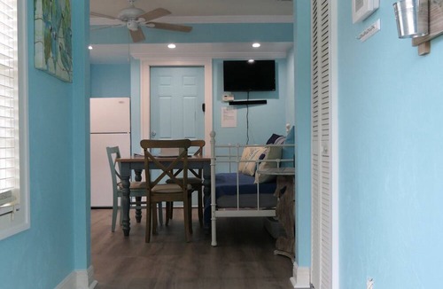 Altamont Manor Apartment | Secure Spring sun and your desired accommodation at TOP PRICES now!