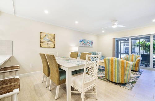 Sanibel Condo | 🌺Villa Sanibel 3A: New Coastal Elegance -First Floor-Overlooks Pool🤽‍♀️