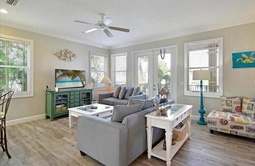 Bradenton Beach Villa | Starfish West- Beautiful Villa private pool and a few steps to the beach