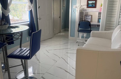 Bearss Plaza House | Lovely 2-bedroom house with AC in charming Tampa